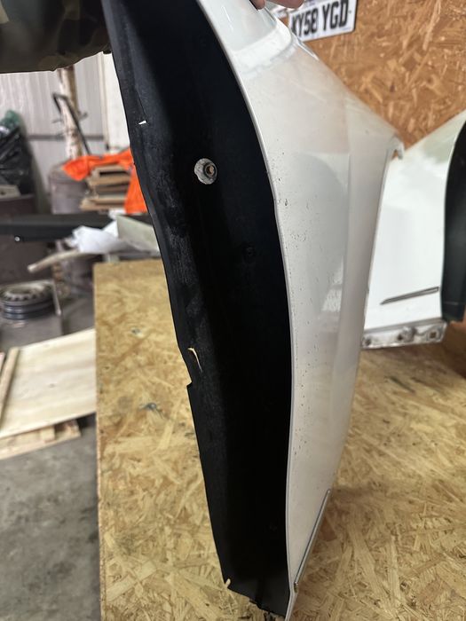 Aripa stanga/dreapta fata Mercedes w204