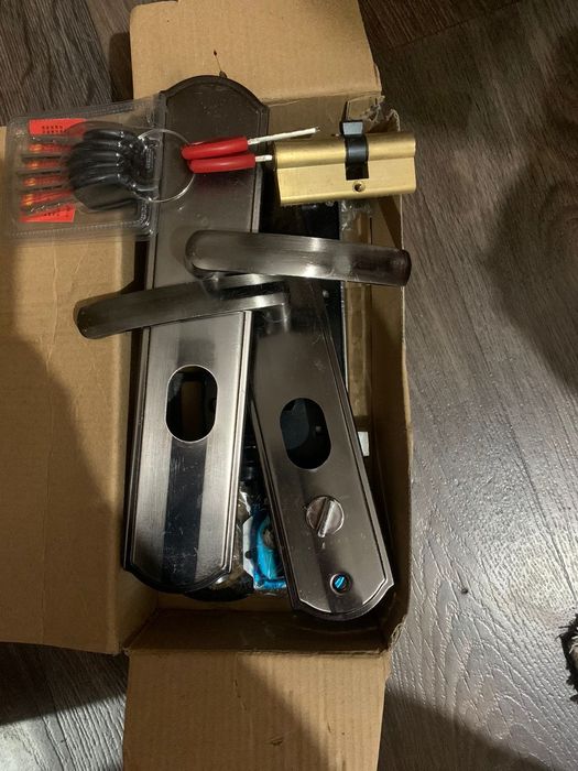 Продам замок надверный