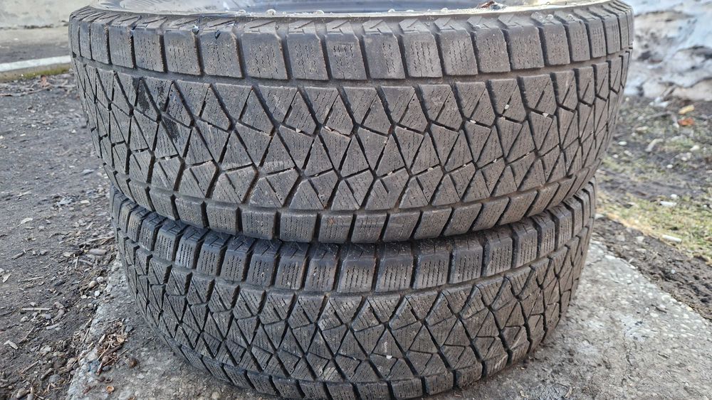 Две шины 215/70/16