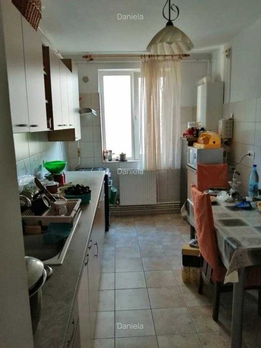 Proprietat vand apartament 3 camere Constanta, zona Far