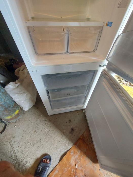 Индезит холодильник продам