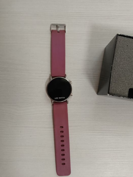 Стильные женские часы в нежно-розовом цвете (Электронные, на батарейке