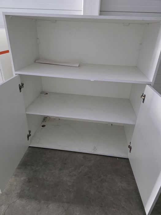 Продам тумбу , писменный стол,  комодесть доставка