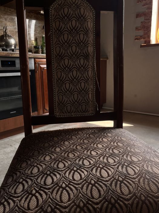 Деревянные стулья