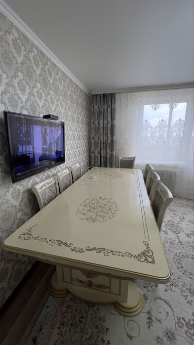 Стол в отличном состояний!