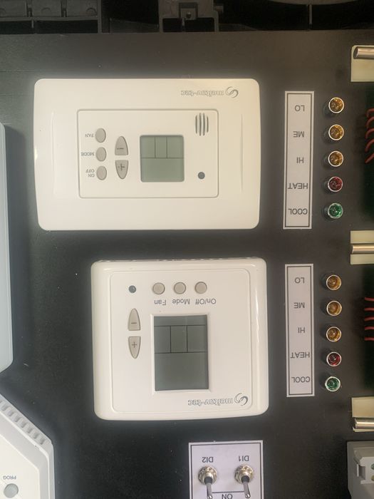 Valiza prezentare echipata cu termostate si controler