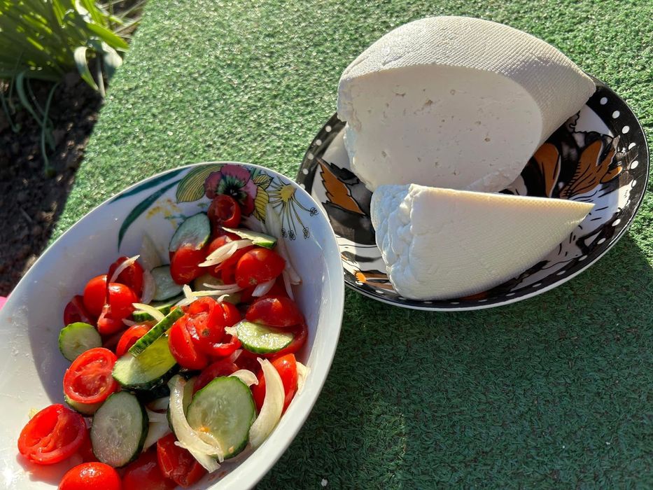 Vând brânză de capră