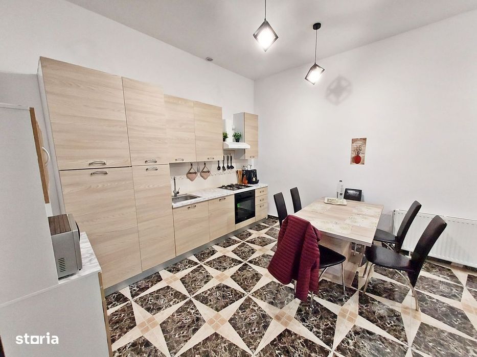 Apartament 3 camere, boxa, pod, parcare, Centru,  zona B-dul Eroilor