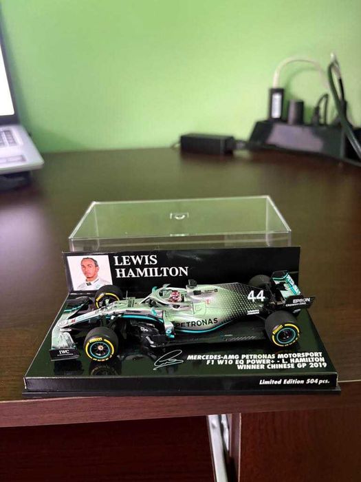 продавам колекция формула 1 на  Lewis Hamilton MINICHAMPS 1/43 Мercedes