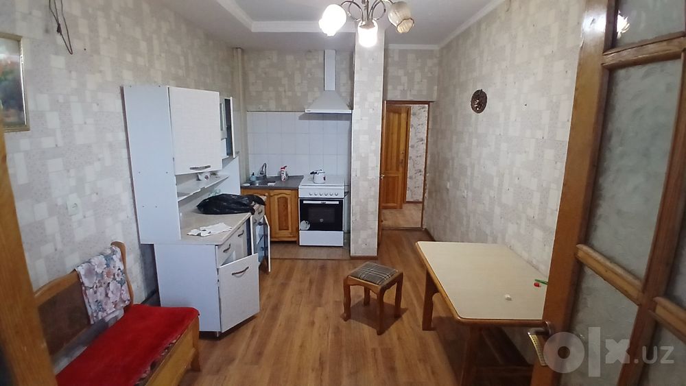 4 xonali uy sotiladi. 104 kv/m. Suvsoz 2 daha. Prokuratura oldida
