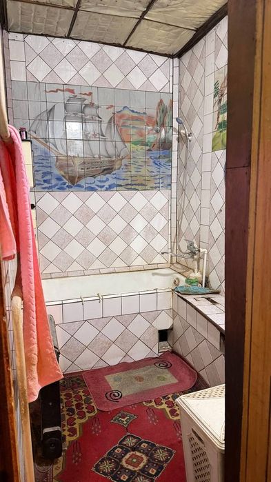 Срочно продаётся Ц-26 Чорсу 3/7/9 балкон 1х7 Шайхантаурский район