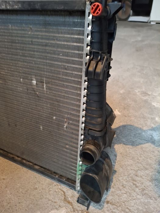Радиатор охлаждения основной мерседес  220