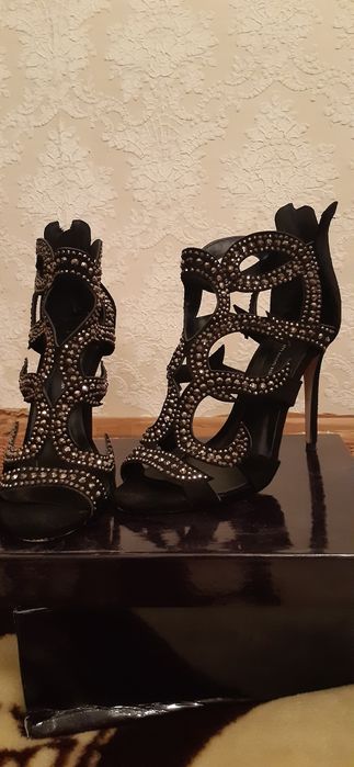 Босоножки женские