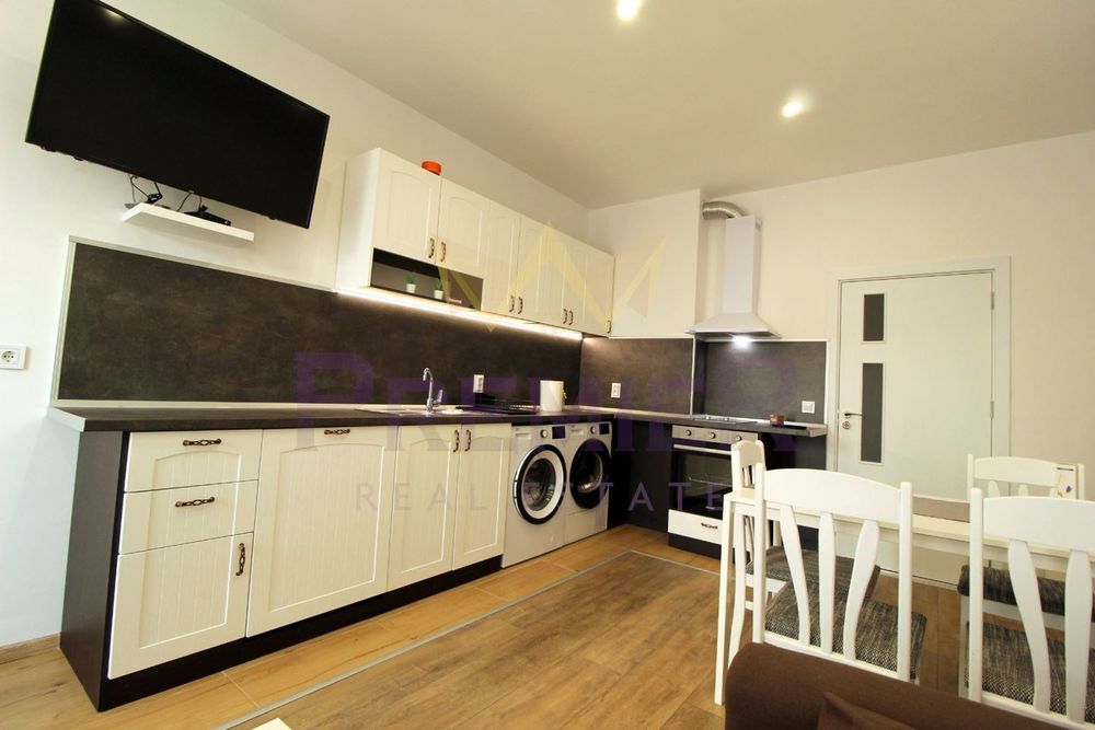 Дава се под наем Четиристаен апартамент в Варна, Окръжна болница - 130 кв.м за 1100 € - Снимка #2