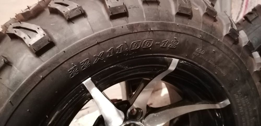 Продавам 4 броя чисто нови гуми с джанти за АТВ