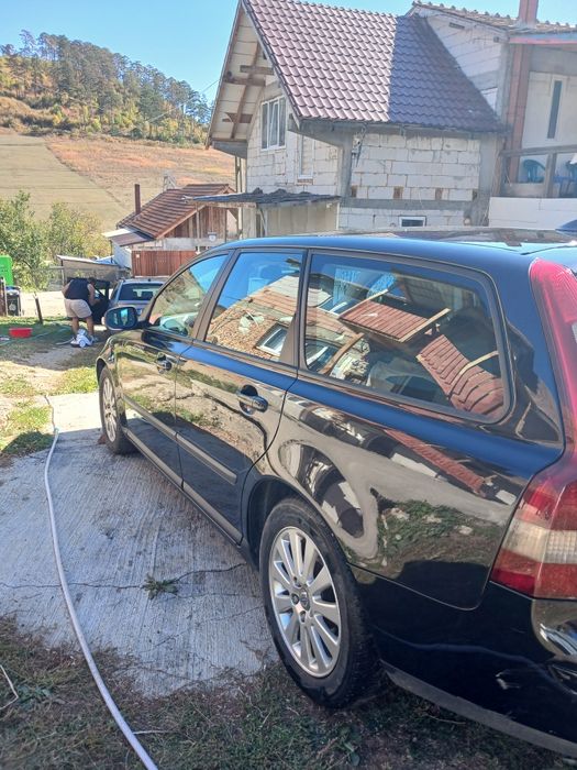 Vând VOLVO V50 .