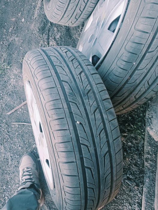 Продам комплект резины