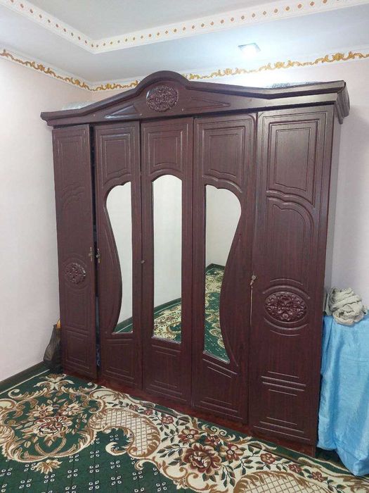 Шкаф, трюмо сотилади