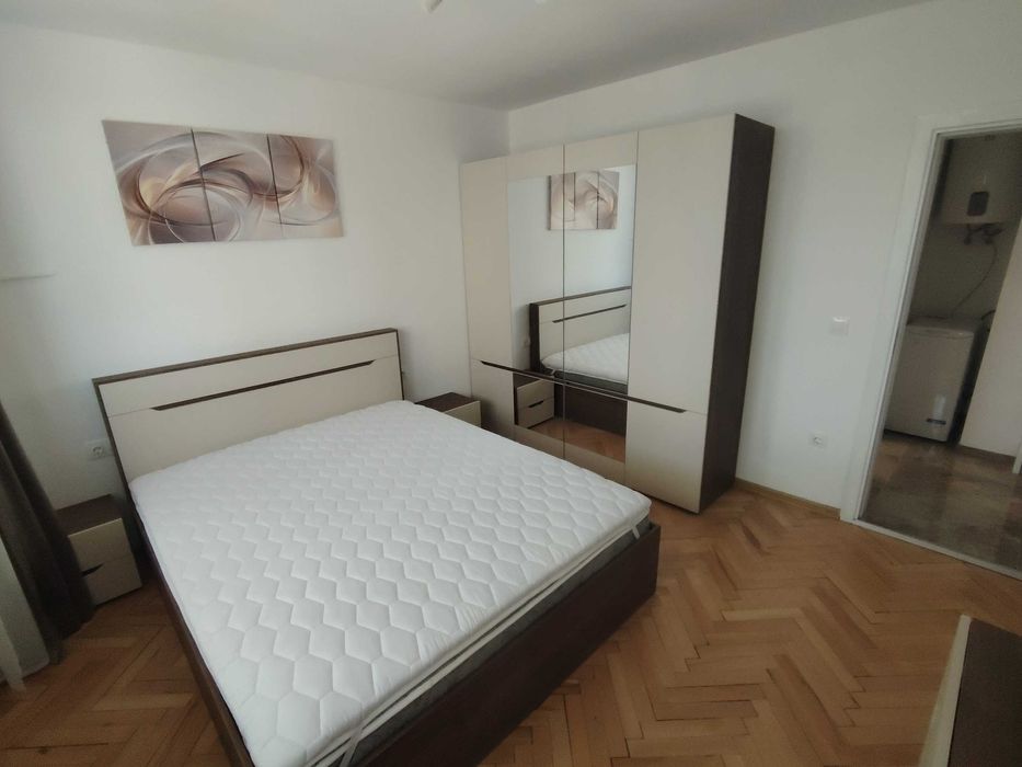 Дава под наем луксозен 3-стаен апартамент