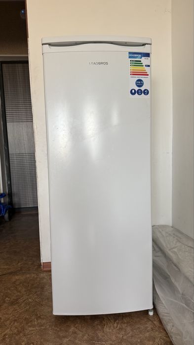 Стоячий морозильник