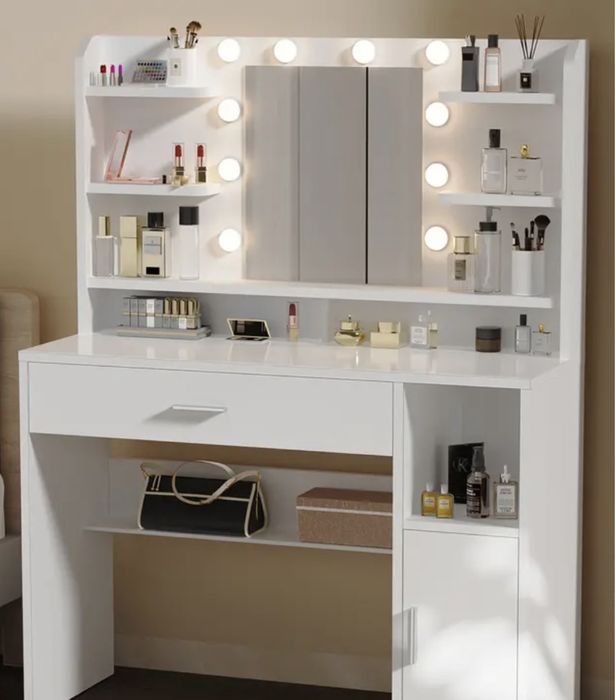 Модерна бяла тоалетка за грим