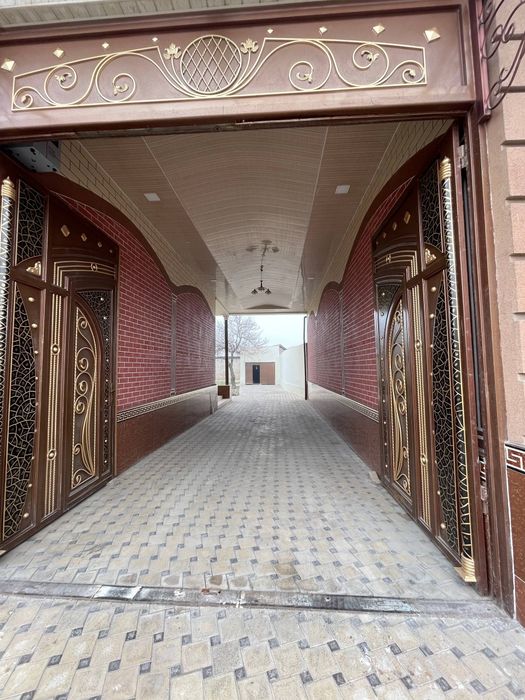 Ҳовли уй сотилади