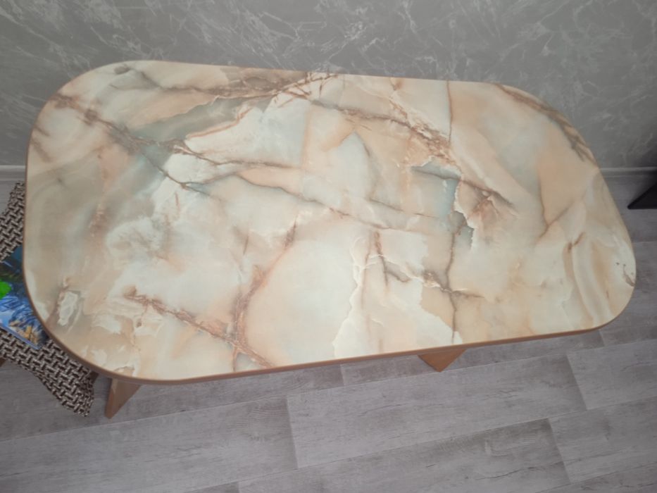 Стол кухонный в продаже