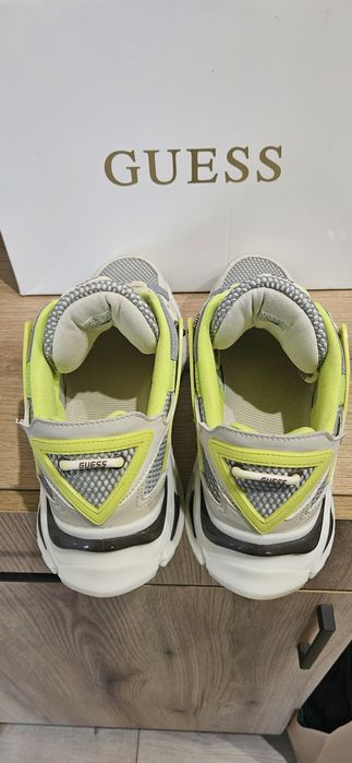 Маратонка/ сникерси Guess