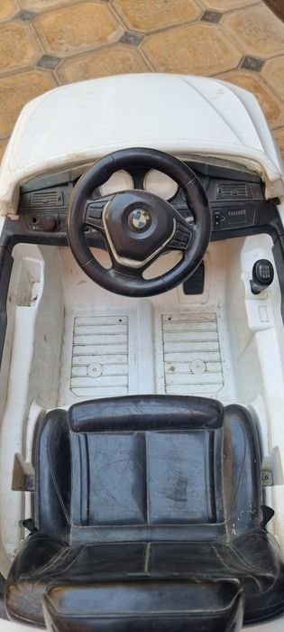 Detskiy elektromobil sotiladi