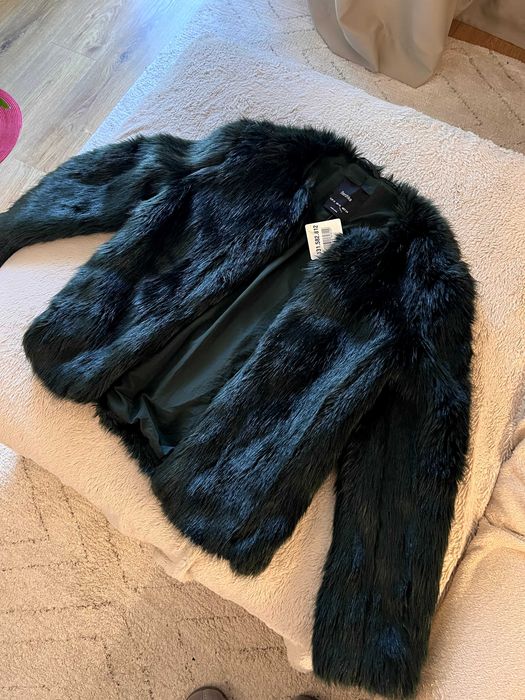 [Bershka] Тъмно зелено Пухено Сако/Палто