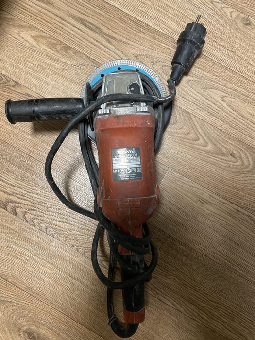 Продам болгарку Makita