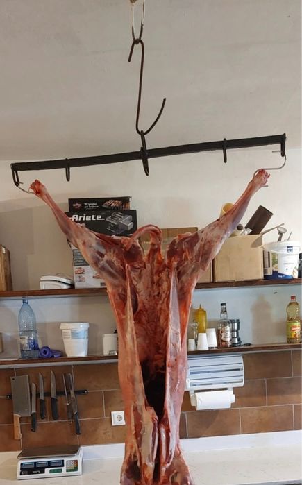 Vând suport din inox de pus carcasa de vita/porc/oaie