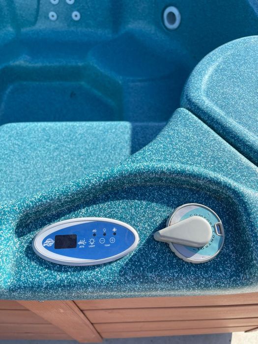 Vand jacuzzi 3-6 persoane