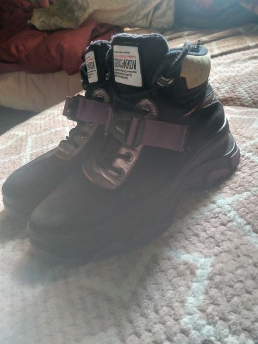 Продам не дорого ботинки зими-весна