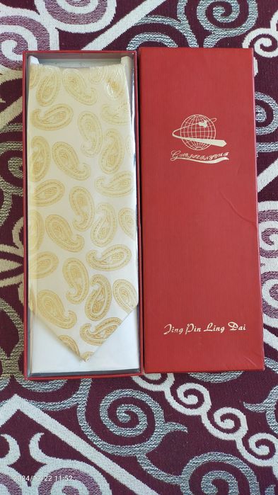 Мужской галстук.