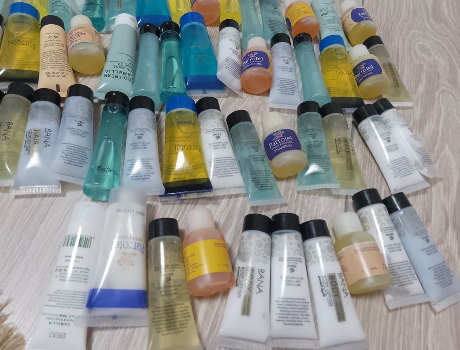 Шампунь и гель для душа.