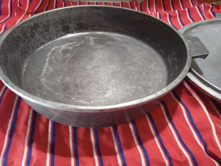 КАЗАНЫ б\у 3х и 4х л, Сковорода с крышкой, Утятница чугунная с крышкой