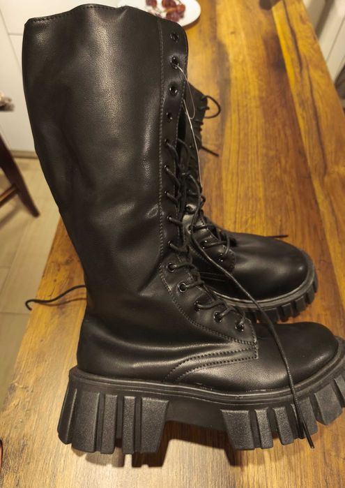 Топли ботуши  номер 38 58 лв.