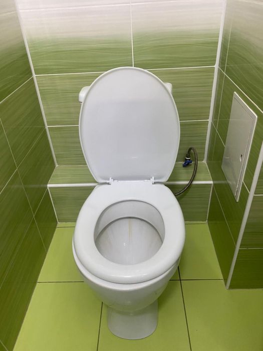 Унитаз раковина зеркала мебель для ванной