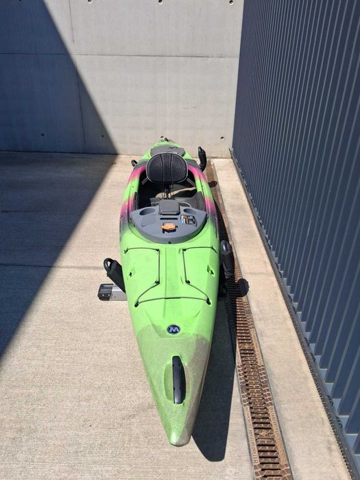 Caiac Pungo 120 ca nou + accesorii complete (vasla, costum neopren, suport auto)