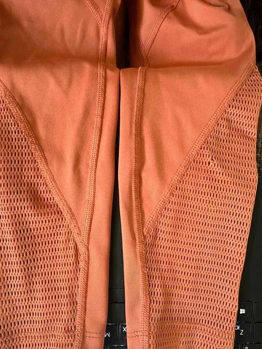 Спортен топ Nike, размер М за ръст до 146 см.