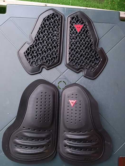 Diverse protecții moto HARD (piept,spate,solduri),dainese / alpinestars pt geaca,costum,combinezon racing,nu bmw
