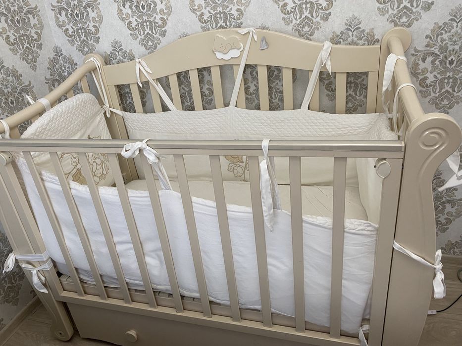 Кроватку детскую