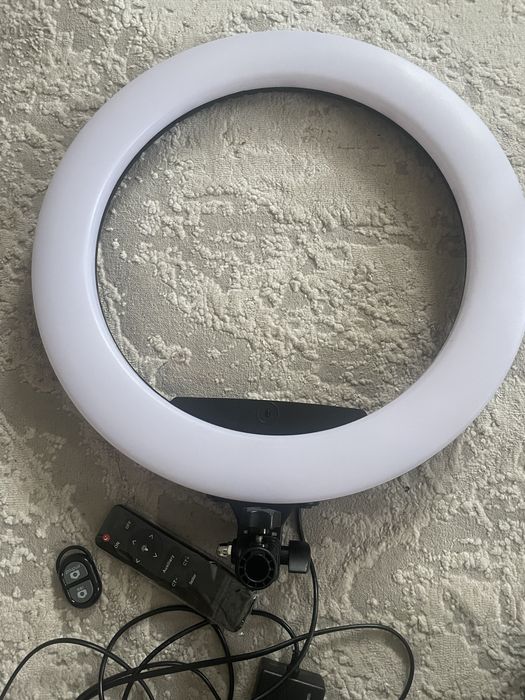 Продаю кольцевую лампу