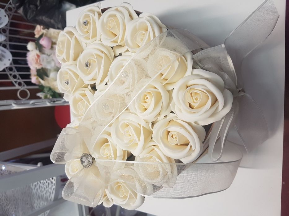 Trandafiri albi din sapun