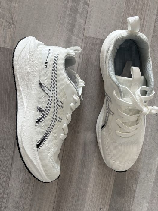 Продам беговые кроссовки