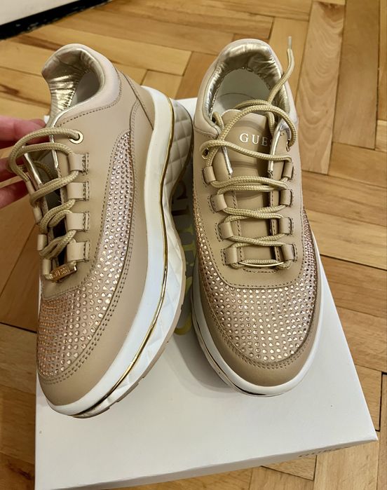 Спортни обувки Guess