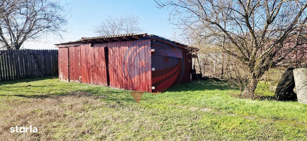 Casa Bradesti  teren  intravilan 7952 mp  deschidere 33 m la DE 70