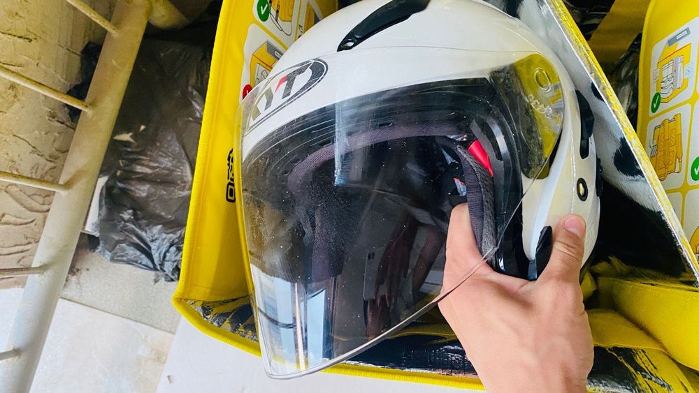 Защитная каска. Продается защитная каска в хорошем состоянии.