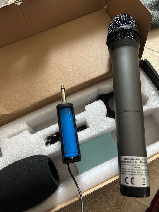 Аудио миксер с блутут и Микрофон безжичен!